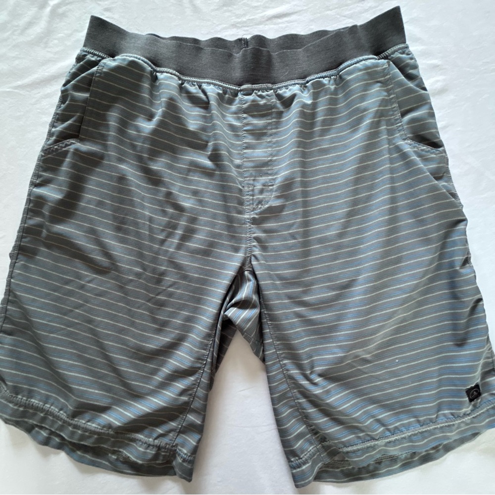 prAna Swim Shorts Mens Large Gray Blue Stripe Hybrid Athletic Beach Trunks